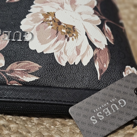 Brand New GUESS? Floral Printed strapless leather textured makeup bag - Picture 8 of 9